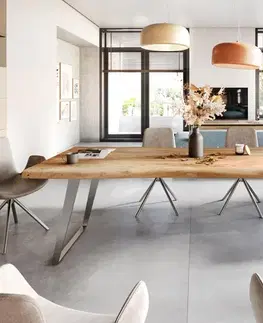 Jedálenské stoly DELIFE Jedálenský stôl Edge 280x100 XL akácia prírodná nerezová oceľ skosený Live-Edge