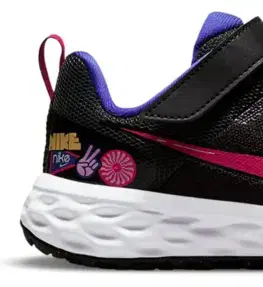 Tenisky Nike Revolution 6 SE Big Kids Veľkosť: 38,5 EUR