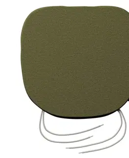Sedáky Boris s viazaním