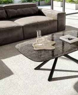 Konferenčné stolíky DELIFE Konferenčný stolík Edge zaoblený 120x70 cm keramika Laminam® Emperador Extra Lucidato tmavohnedá Sarity kov čierna