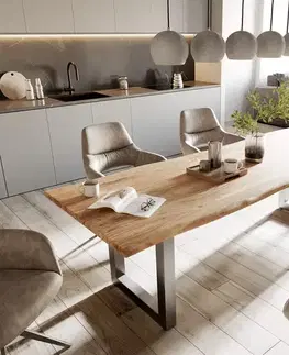 Jedálenské stoly DELIFE Jedálenský stôl Edge 260x100 akácia prírodná nerezová oceľ široký Live-Edge