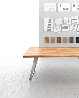 Jedálenské stoly DELIFE Jedálenský stôl Edge 200x100 cm XL akácia prírodná nerezová oceľ strieborná skosený Live-Edge