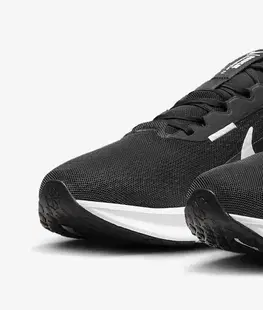 Cesta Nike Downshifter 13 M Veľkosť: 44,5 EUR