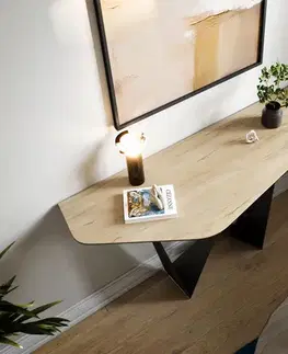 Konzolové stolíky DELIFE Konzolový stolík Edge polygonálny 140×50 cm keramika Laminam® sabbia v dubovej farbe Spios kov čierna