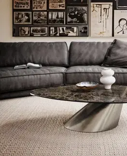 Konferenčné stolíky DELIFE Konferenčný stolík Edge organický 140x76 cm keramika Laminam® Emperador Extra Lucidato tmavohnedá konická nerezová oceľ kefovaná