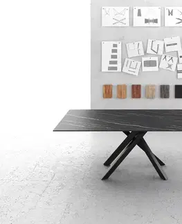 Jedálenské stoly DELIFE Jedálenský stôl Edge 200x100 cm keramika Laminam®Noir Desir hnedá stredová podstava krížová čierna