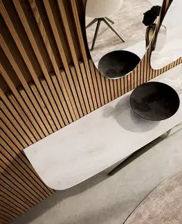 Konzolové stolíky DELIFE Konzolový stolík Edge zaoblený tvar 180×40 cm keramika onyx šampanské Estelo kov titánová farba