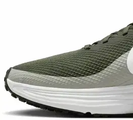 Cesta Nike Revolution 8 M Veľkosť: 41 EUR