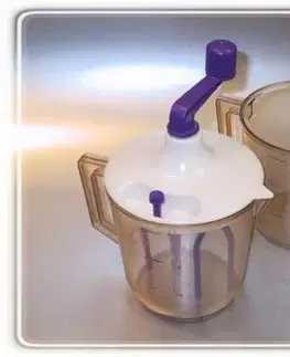 Odmerky MAKRO - Nádobka šlahača s odmerkou plast 700ml, rôzne farby