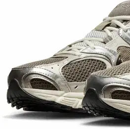 Tenisky Nike V5 RNR M Veľkosť: 42,5 EUR