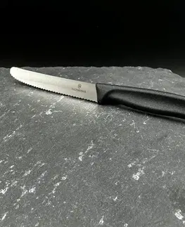 Kuchynské nože VICTORINOX Nôž na paradajky Victorinox SwissClassic 11cm 6.7833