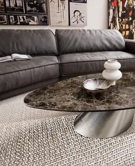 Konferenčné stolíky DELIFE Konferenčný stolík Edge organický 140x76 cm keramika Laminam® Emperador Extra Lucidato tmavohnedá konická nerezová oceľ kefovaná