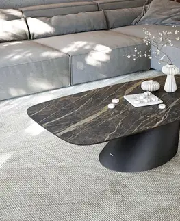 Konferenčné stolíky DELIFE Konferenčný stolík Edge zaoblený 140x80 cm keramika Laminam® Noir Desir hnedá Conis kov čierna