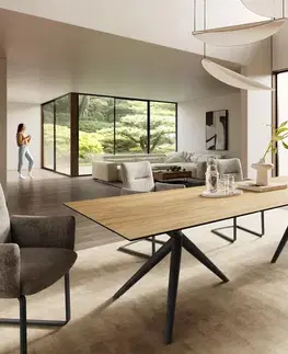 Jedálenské stoly DELIFE Jedálenský stôl Edge 300x100 keramika Laminam® Sabbia dubová farba Estelar okrúhly kov čierna