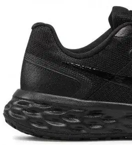 Cesta Nike Revolution 6 Next Nature M Veľkosť: 44,5 EUR