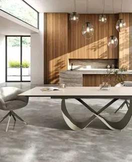 Jedálenské stoly DELIFE Jedálenský stôl Edge 200-300x100 keramika Laminam® Travertino Bianco krémovo biela Infinity kov titánová farba rozkladací