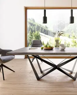 Jedálenské stoly DELIFE Jedálenský stôl Edge 220x100 XL akácia platinová pavúk plochá oceľ čierna Live-Edge