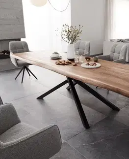 Jedálenské stoly DELIFE Jedálenský stôl Edge 300x100 XL akácia hnedá krížová podstava obdĺžnik čierna Live-Edge