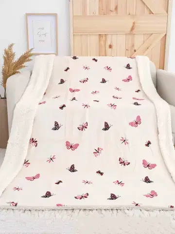 Deky MKLozkoviny.sk Baránková deka mikroplyš Exclusive 150 × 200 cm – Motýliky béžové