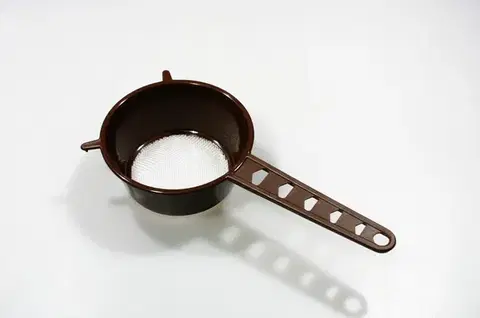 Cedníky TVAR - Cedník 12cm, rôzne farby