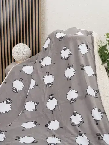 Deky MKLozkoviny.sk Baránková deka mikroplyš 150 × 200 cm – Ovečky Morning Yoga sivé