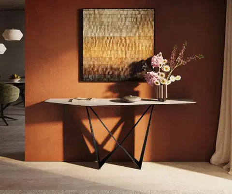 Konzolové stolíky DELIFE Konzolový stolík Edge polygonálny 180×50 cm keramika Laminam® Travertino Bianco krémovo biela Spios kov čierna