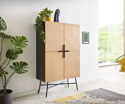 Vysoké skrine DELIFE Skriňa Mikkusu 90x150 cm bambus prírodná mango čierna 4 dvierka kov čierna