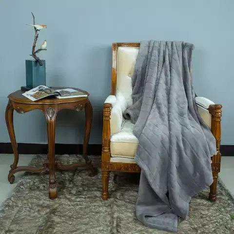 Ozdobné prikrývky Deka CLAUDI 70x140 cm šedá