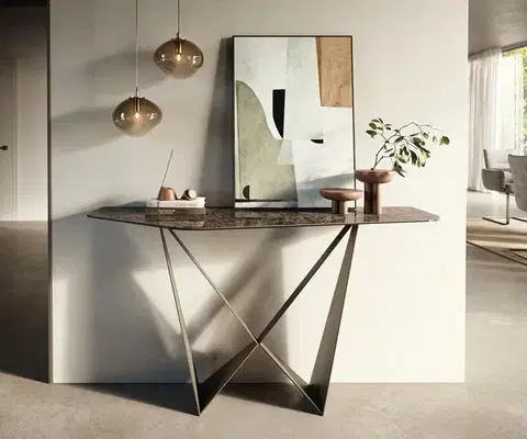 Konzolové stolíky DELIFE Konzolový stolík Edge polygonálny 140×50 cm keramika emperador extra leštená tmavohnedá Spios kov titánová farba