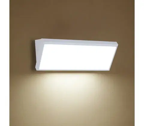Svietidlá BRILAGI - LED vonkajšie nástenné svietidlo TRIANGLE LED/42W/230V 3000/4000/6500K biela IP65 BRI667