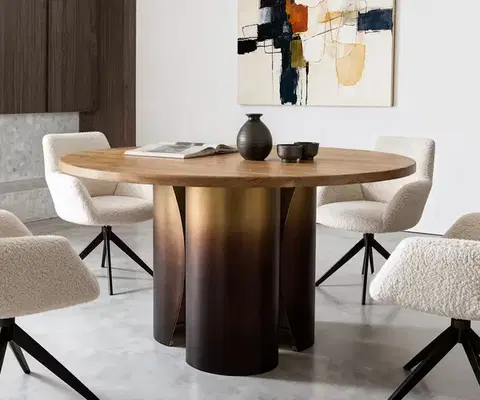 Jedálenské stoly DELIFE Jedálenský stôl Adenza okrúhly 140x140 cm akácia prírodná kov zlatý Fusion povrch