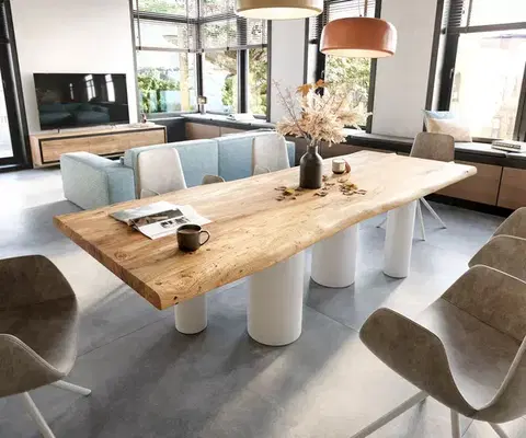 Jedálenské stoly DELIFE Jedálenský stôl Edge 280x100 XL akácia prírodná pilier kov biela Live-Edge