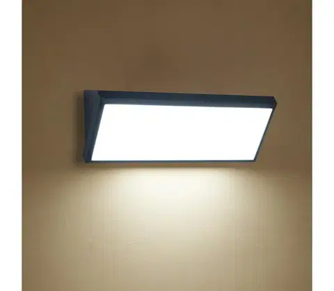 Svietidlá BRILAGI - Vonkajšie nástenné LED svietidlo TRIANGLE LED/42W/230V čierne IP65 BRI670