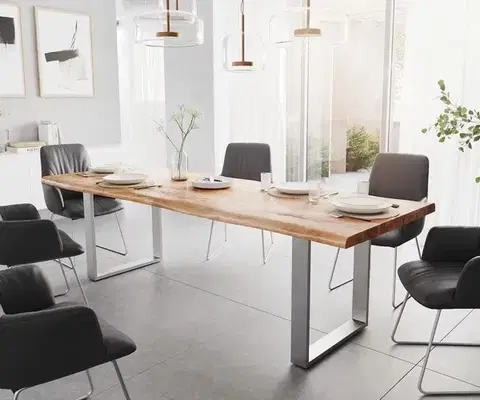 Jedálenské stoly DELIFE Jedálenský stôl Edge 260x100 XL akácia prírodná nerezová oceľ úzky Live-Edge