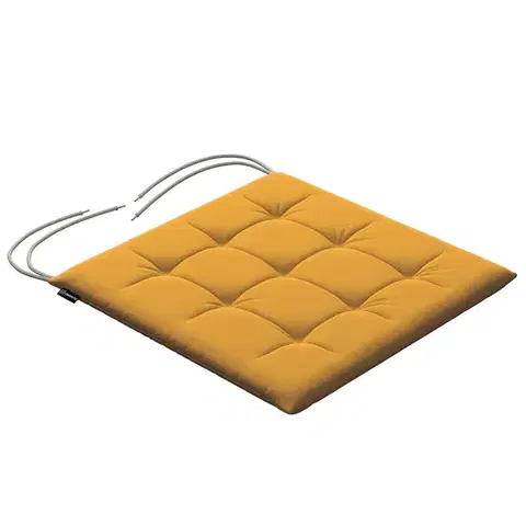 Sedáky Karol s viazaním