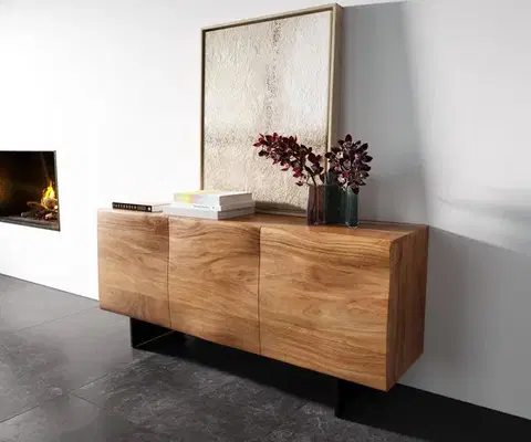 Komody DELIFE Komoda New Live-Edge 145 cm akácia prírodná 3 dvierka podstava závesná kov čierna
