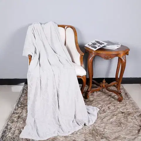 Jednofarebné deky Deka Soria 170x220 svetlosivá