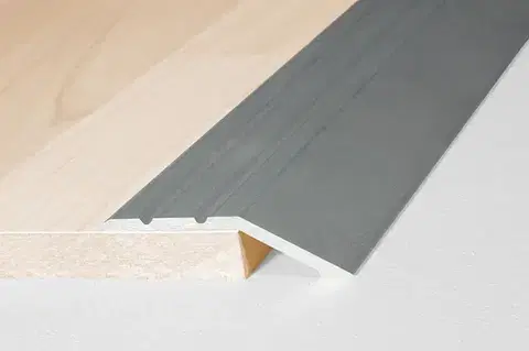 Přechodové lišty a profily Prechodový ukončovací profil pre krytiny do 8 mm (samolepiaci) Inox E07