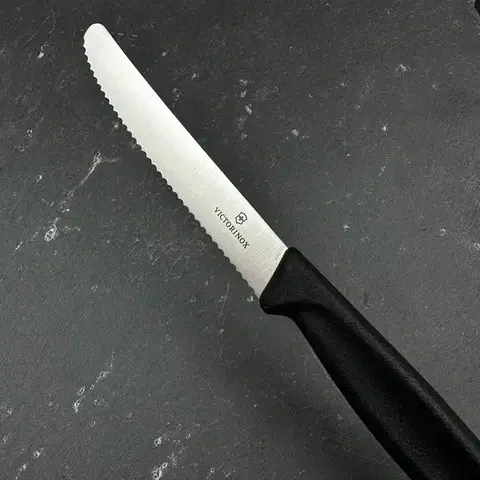 Kuchynské nože VICTORINOX Nôž na paradajky Victorinox SwissClassic 11cm 6.7833