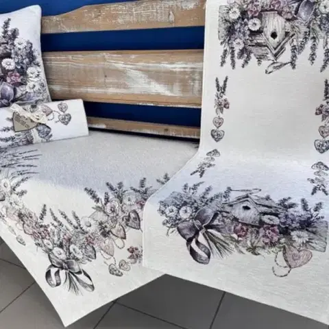 Obrusy Kinekus Obrus gobelínový celoročný ZÁHRADNÁ ROMANTIKA, 45x140cm