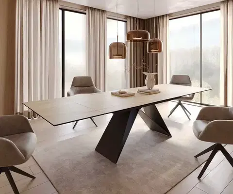 Jedálenské stoly DELIFE Jedálenský stôl Edge 200-300x100 keramika Laminam® sabbia v dubovej farbe podstava v tvare V plochá oceľ čierna rozkladací