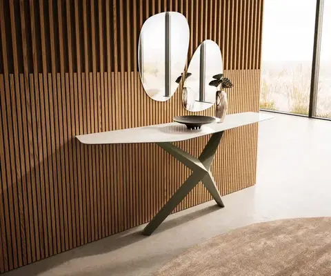 Konzolové stolíky DELIFE Konzolový stolík Edge polygonálny 180×50 cm keramika onyx šampanské Zentharo kov titánová farba