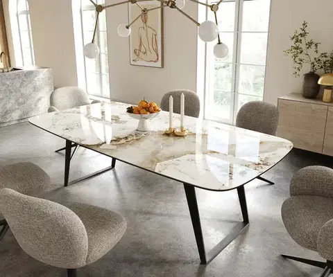 Jedálenské stoly DELIFE Jedálenský stôl Edge zaoblený 240×120 cm keramika Minas Melange bielo-béžová kov šikmý čierna