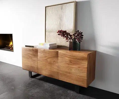Komody DELIFE Komoda New Live-Edge 145 cm akácia prírodná 3 dvierka kovová podstava čierna