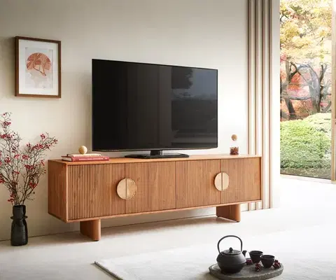 Televízne stolíky DELIFE TV stolík Surimu 175 cm akácia svetlohnedá 4 dvierka korková rukoväť drevené nohy