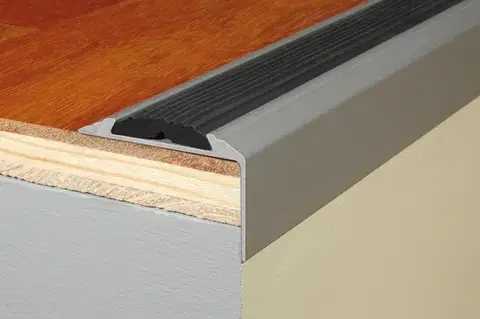 Schodové lišty a profily Schodový profil 46 x 29 mm s protišmykovou gumou (skrutkovací) Bronz E03