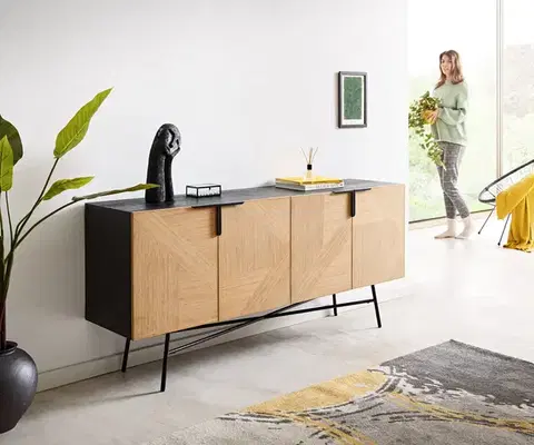 Komody DELIFE Komoda Mikkusu 175 cm bambus prírodná mango čierna 4 dvierka kov čierna