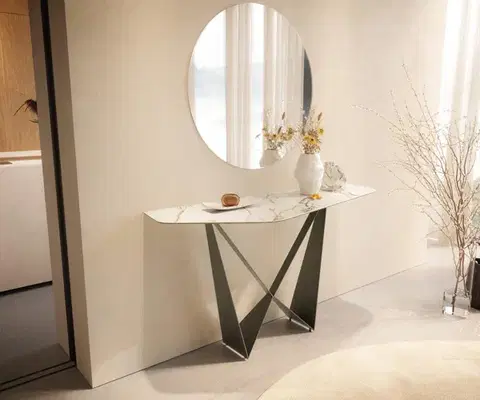 Konzolové stolíky DELIFE Konzolový stolík Edge polygonálny 140×50 cm keramika Calacatta Luxe bielo-zlato-šedá Spios kov titánová farba
