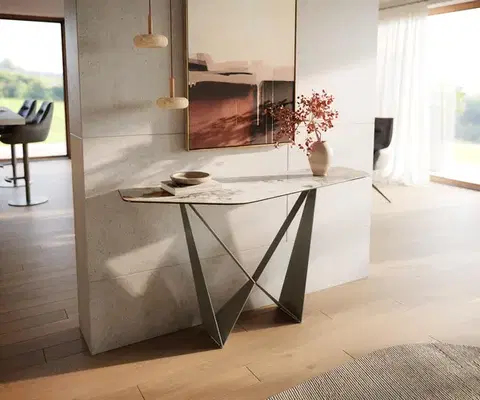Konzolové stolíky DELIFE Konzolový stolík Edge polygonálny 140×50 cm keramika Minas melange bielo-béžová Spios kov titánová farba efekt