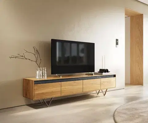 Televízne stolíky DELIFE Dizajnový TV stolík Stonegrace 200 cm dub prírodný bridlica 4 zásuvky podstava v tvare V nerezová oceľ